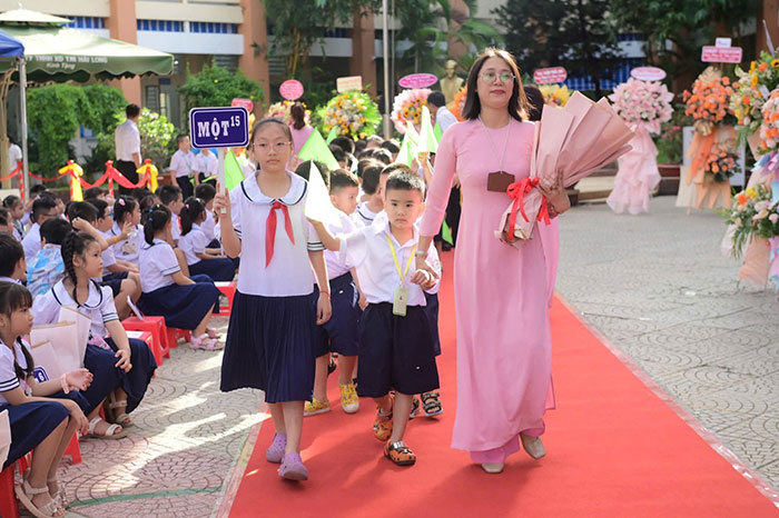 Quận Tân Phú yêu cầu hiệu trưởng không giải quyết chuyển trường trong nội bộ quận