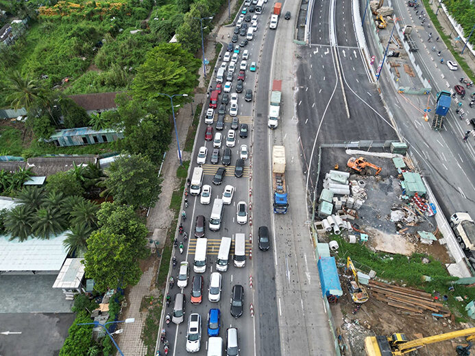 Sở Xây dựng TP.HCM lên tiếng về việc điều chỉnh lưu thông đường dẫn cao tốc gây ùn ứ cục bộ
