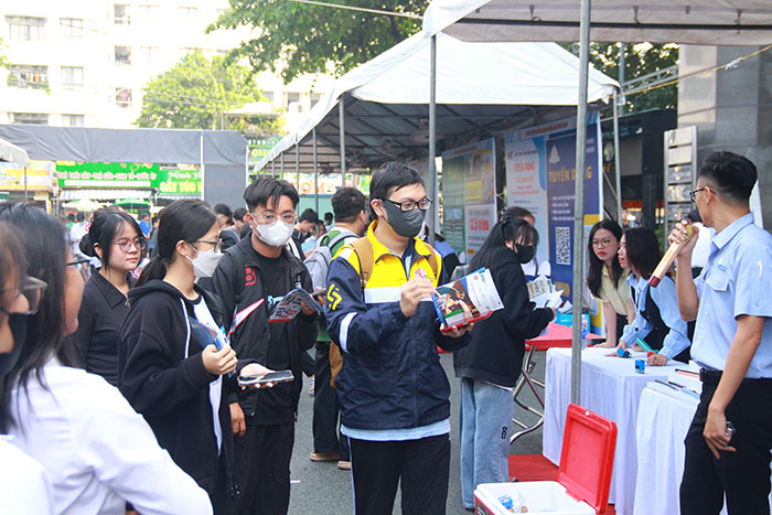 Doanh nghiệp cần hơn 3.500 chỉ tiêu việc làm trong và ngoài nước