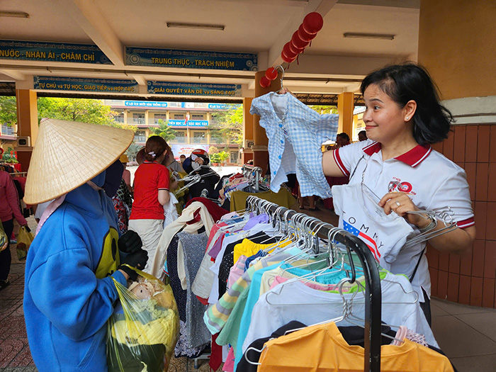 Cô hiệu trưởng “bao đồng” của trường Đào Sơn Tây