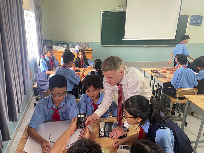 Đưa tiếng Anh thành ngôn ngữ thứ 2 từ phương pháp giảng dạy thực tế