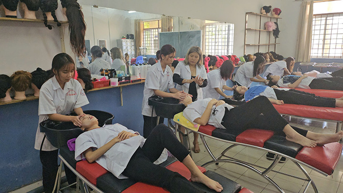 Ngành làm đẹp hút giới trẻ