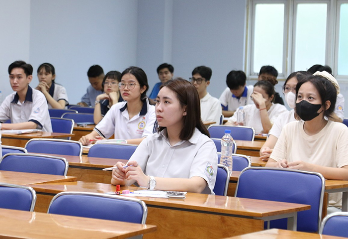 Đề xuất chương trình giáo dục nâng cao cho trường chuyên