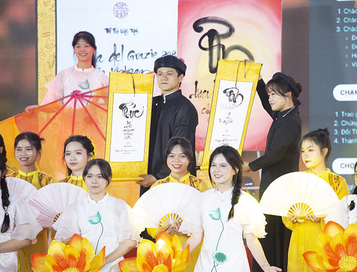 Chàng trai lan tỏa tinh hoa thư pháp Việt đến với thế hệ trẻ