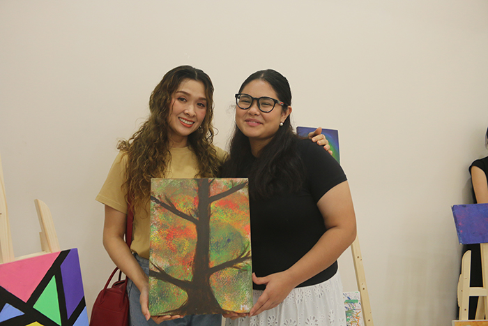 Nữ sinh lớp 9 “Vẽ giấc mơ em” giúp đỡ bạn bè khó khăn