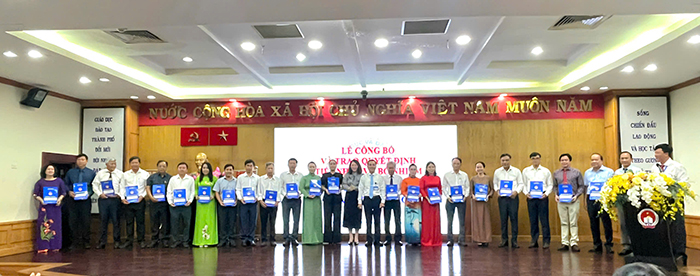 Sở GD-ĐT TP.HCM trao quyết định bổ nhiệm hiệu trưởng, phó hiệu trưởng cho 167 đơn vị trực thuộc