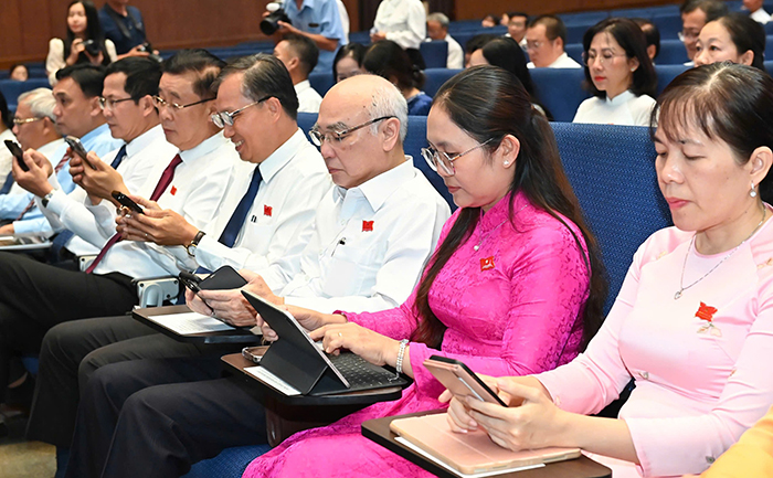 Nỗ lực đưa “con tàu” TP.HCM tiếp tục vươn xa