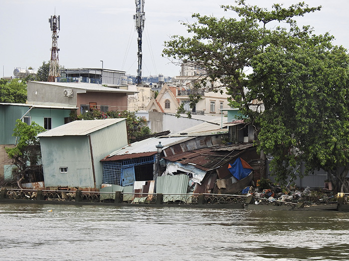 Cư dân kênh Thanh Đa: Nơm nớp sống chung với sạt lở