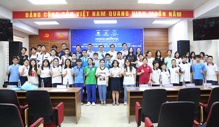 Lần đầu tiên TP.HCM tổ chức thí điểm lớp học AI cho học sinh