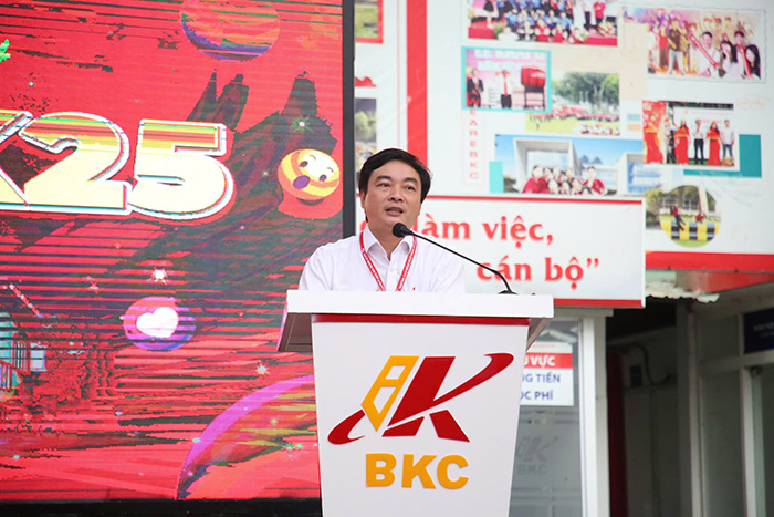 Tân sinh viên háo hức nhập học tại Trường Cao đẳng Bách khoa Sài Gòn