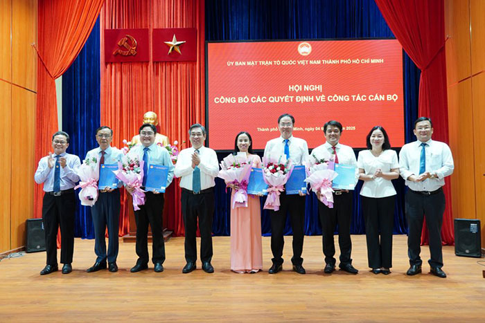 Công bố quyết định về công tác cán bộ của Cơ quan Ủy ban MTTQ Việt Nam TP.HCM