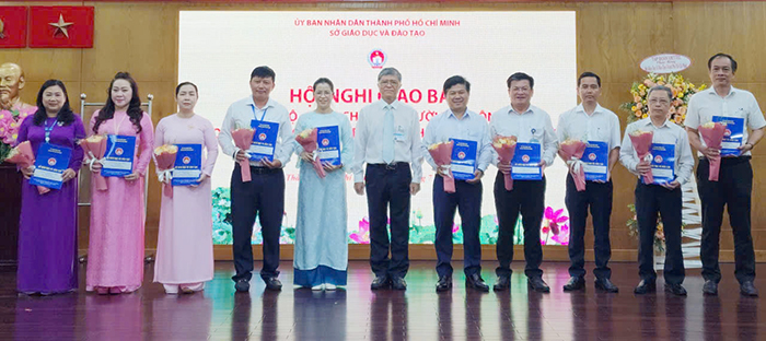 Sở GD-ĐT TP.HCM bổ nhiệm 55 trưởng, phó phòng sau hợp nhất