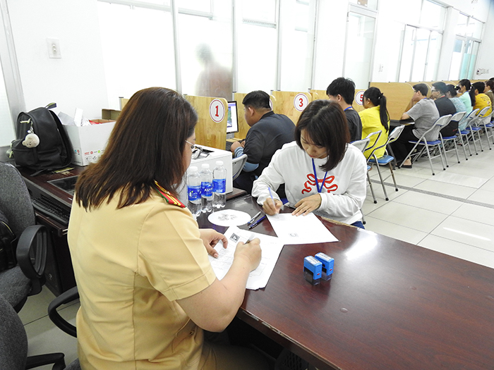 CSGT TP.HCM tăng ca đến khuya, nỗ lực giải quyết gần 60.000 hồ sơ sát hạch lái xe tồn đọng