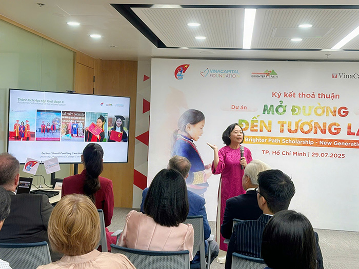 Quỹ học bổng Vừ A Dính khởi động dự án “Mở đường đến tương lai – Thế hệ mới”