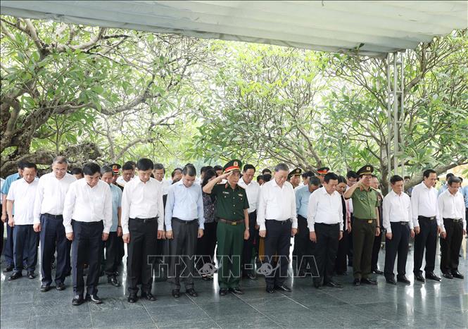 Tổng Bí thư Tô Lâm dâng hương tưởng niệm các Anh hùng, Liệt sĩ tại Điện Biên