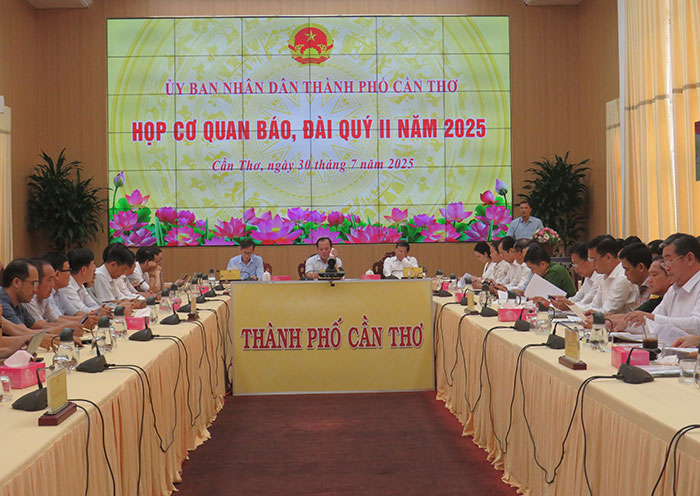 Lãnh đạo TP.Cần Thơ thông tin về những vấn đề báo chí quan tâm