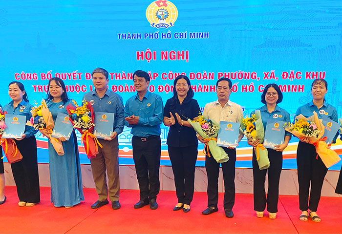 TP.HCM trao quyết định thành lập 139 công đoàn phường, xã, đặc khu