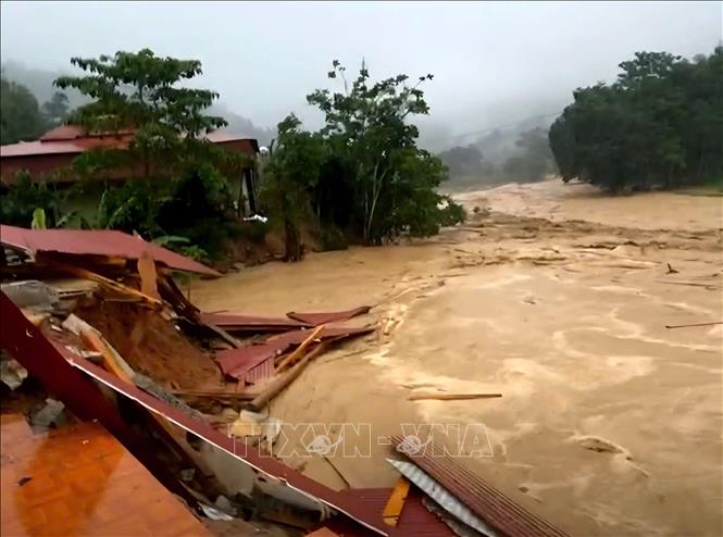 Thủ tướng yêu cầu tập trung ứng phó khẩn cấp với mưa lũ trên lưu vực sông Cả