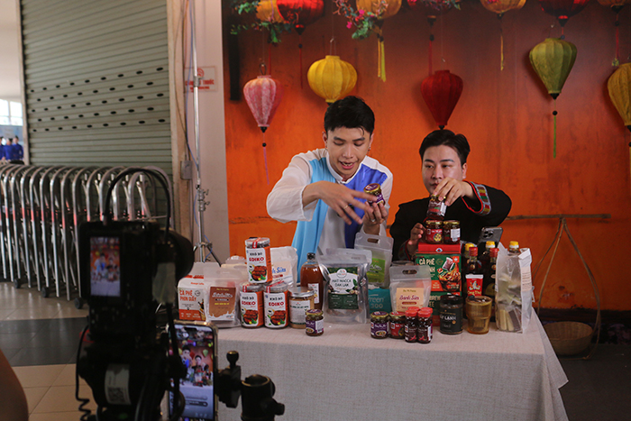 Hình thức khởi nghiệp mới – livestream bán hàng trên mạng