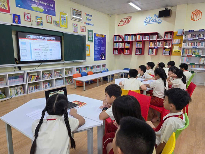 Xây dựng chiến lược đa dạng để từng bước đưa tiếng Anh thành ngôn ngữ thứ 2