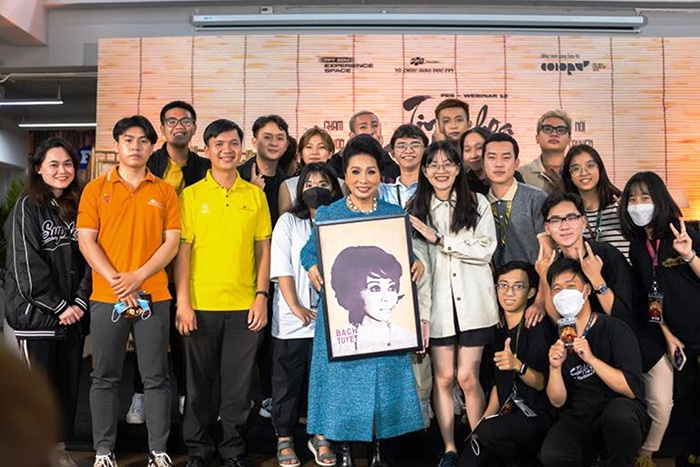 “Ở đâu có khán giả, nơi đó là thánh đường sân khấu…”