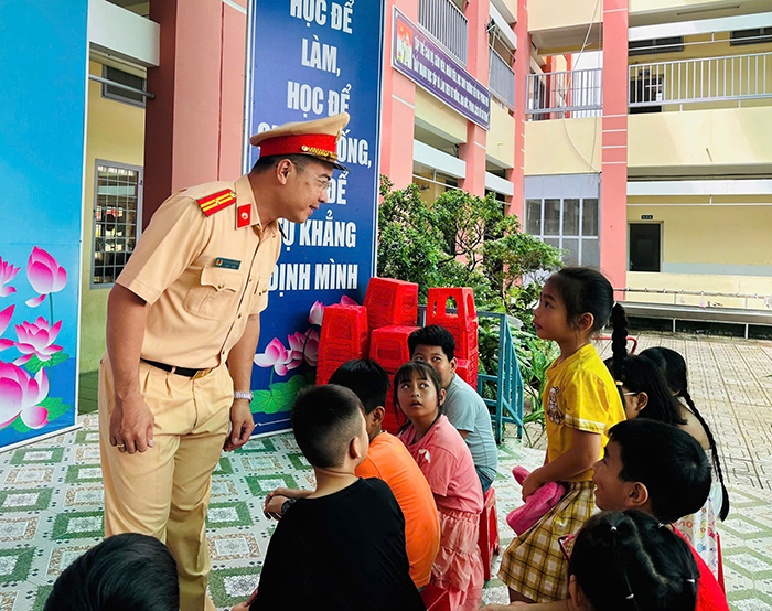Kỹ năng ATGT đường thủy cho học sinh