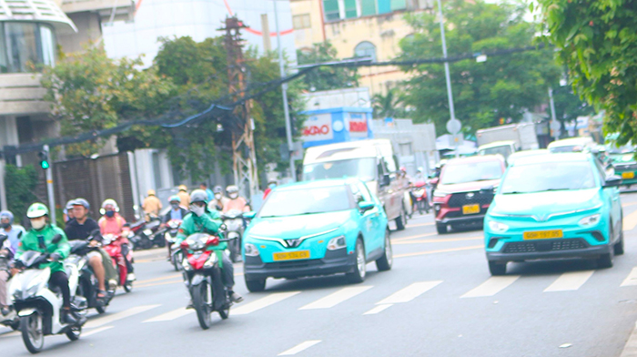 Phát triển trạm sạc xe điện sử dụng năng lượng mặt trời: Còn nhiều thách thức