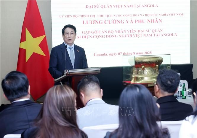 Chủ tịch nước Lương Cường gặp mặt cộng đồng người Việt Nam tại Angola
