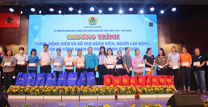 Động viên người lao động có hoàn cảnh khó khăn