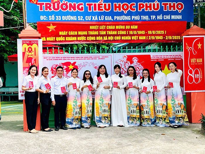 Cô trò trường tiểu học TP.HCM rộn ràng kỷ niệm 80 năm Quốc khánh 2-9