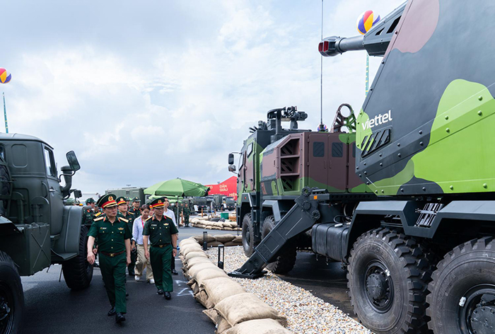 Trình diễn 50 sản phẩm công nghệ dân sự và quân sự tại triển lãm mừng đại lễ