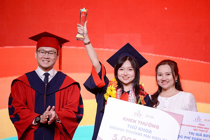 Nhiều tân khoa được doanh nghiệp giữ lại làm việc sau quá trình thực tập