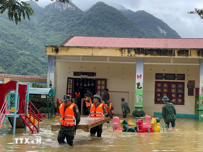Thủ tướng yêu cầu khẩn trương khắc phục cơ sở giáo dục, y tế bị thiệt hại do thiên tai