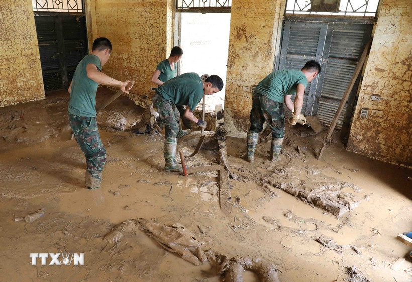 Thủ tướng: Khắc phục hậu quả thiên tai, đảm bảo điều kiện học tập cho học sinh