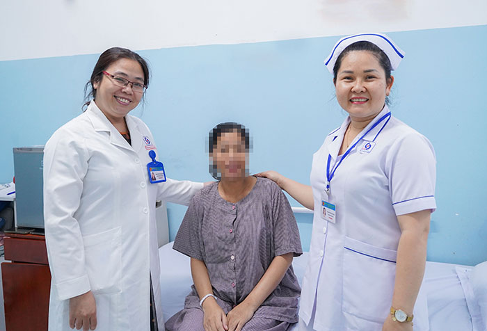 Mẹ và bé an toàn sau ca mổ hiếm gặp