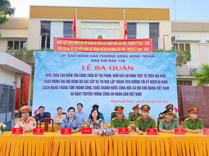 Công an phường Đông Hưng Thuận, TP.HCM tổ chức lễ ra quân trấn áp tội phạm