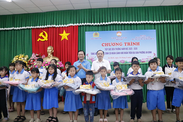 Tiếp sức đến trường cho học sinh