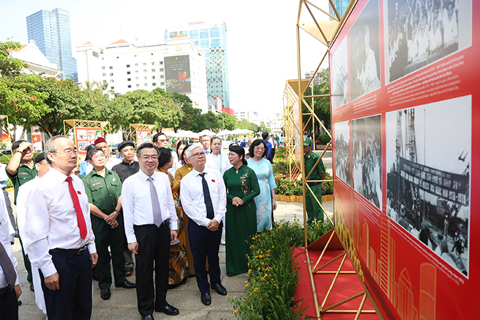Triển lãm ảnh “Vinh quang 80 năm Quốc hội Việt Nam”