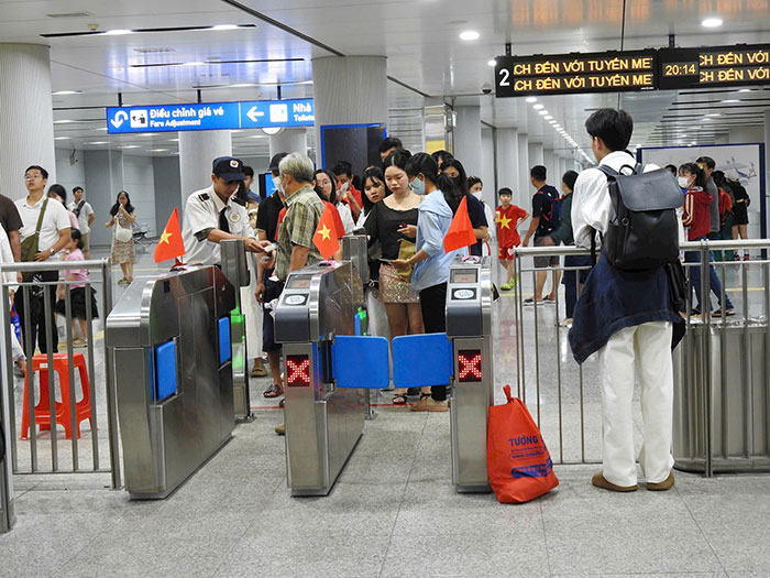 TP.HCM thí điểm cho mang xe đạp gấp lên tàu Metro số 1 từ 1-8