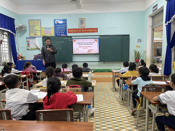 Trường vùng khó với bài toán “vá lỗ hổng” nhân lực