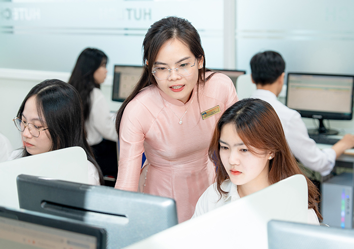 Không để việc sắp xếp tổ chức bộ máy làm phát sinh tình trạng thiếu giáo viên