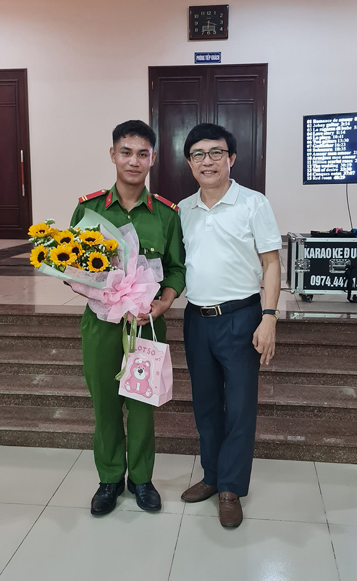 Những “bóng cờ” trên miền biên giới