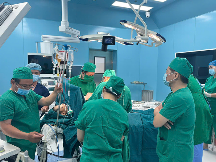 Cứu sống thanh niên chấn thương bụng kín phức tạp tại Côn Đảo