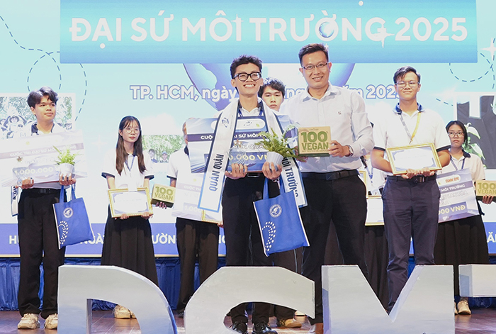 Sinh viên Trường ĐH Mở TP.HCM quán quân cuộc thi “Đại sứ môi trường”