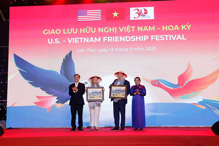 30 năm tình hữu nghị Việt Nam – Hoa Kỳ