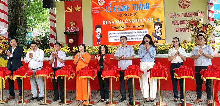 Trường tiểu học đầu tiên có phòng dạy kỹ năng công dân số