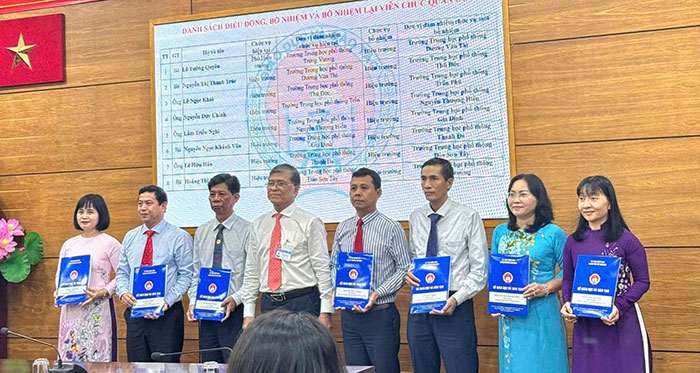 Sở GD-ĐT TP.HCM luân chuyển, điều động, bổ nhiệm nhiều hiệu trưởng đầu năm học mới