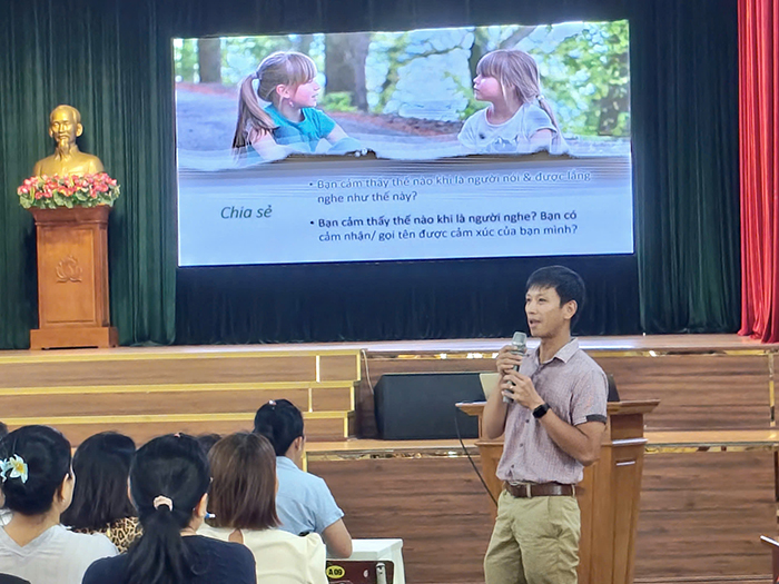 Xây dựng dự án giúp phụ huynh kết nối với con