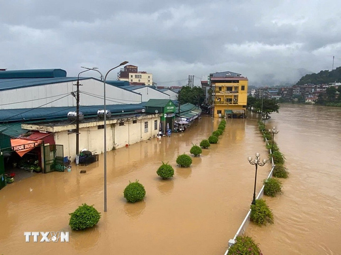 Bão số 10 và mưa lũ khiến 122 người thương vong, 137.140 nhà bị ngập, hư hỏng