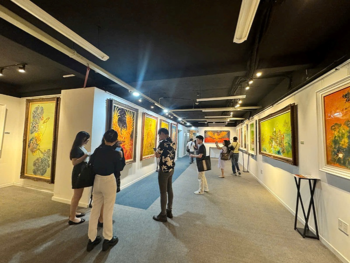 Triển lãm tranh sơn mài với chủ đề “Tái sinh” của họa sĩ Hùng Rô